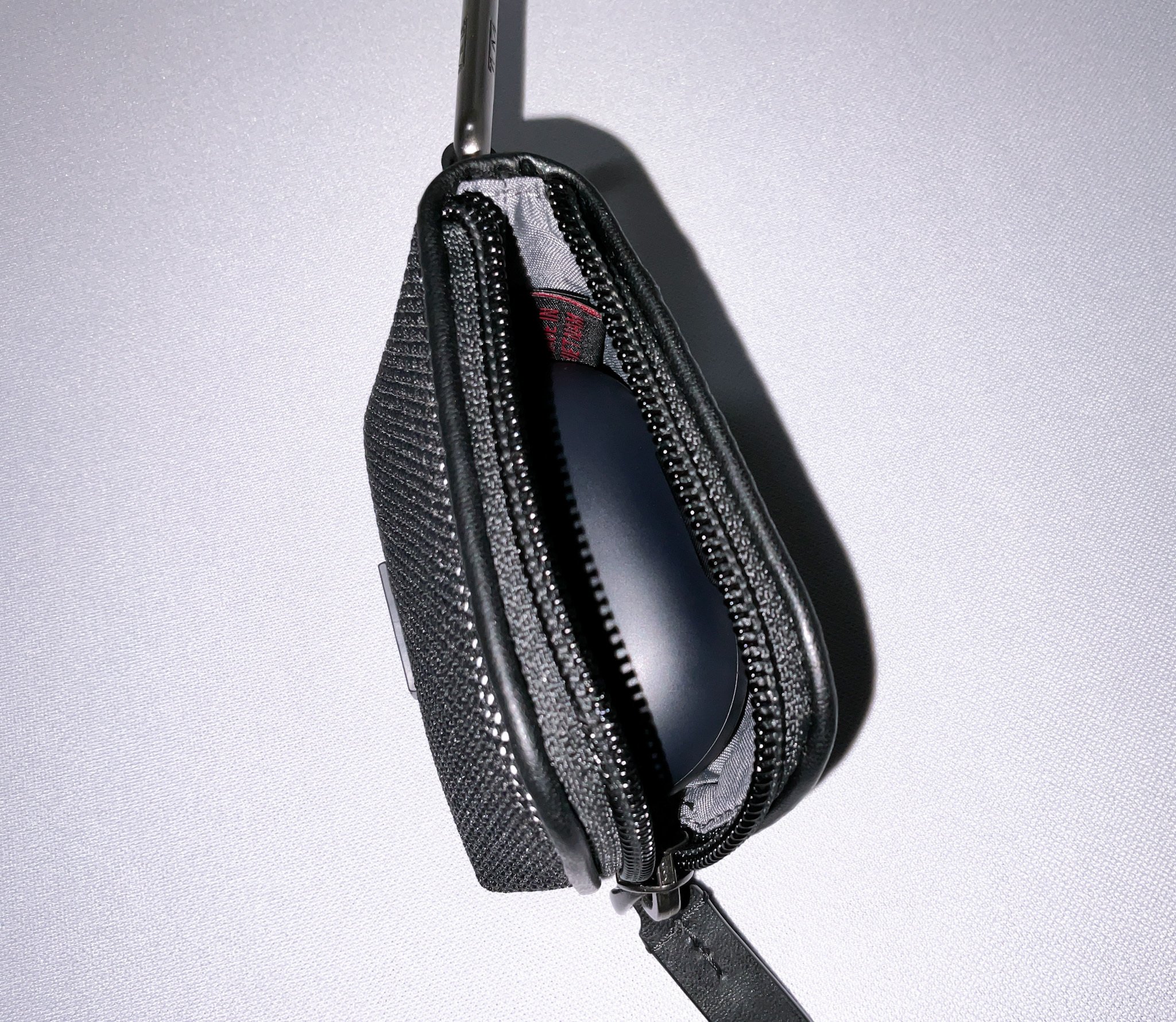 TUMI】 「エクストラ・スモール・ポーチ」レビュー 【ワイヤレス