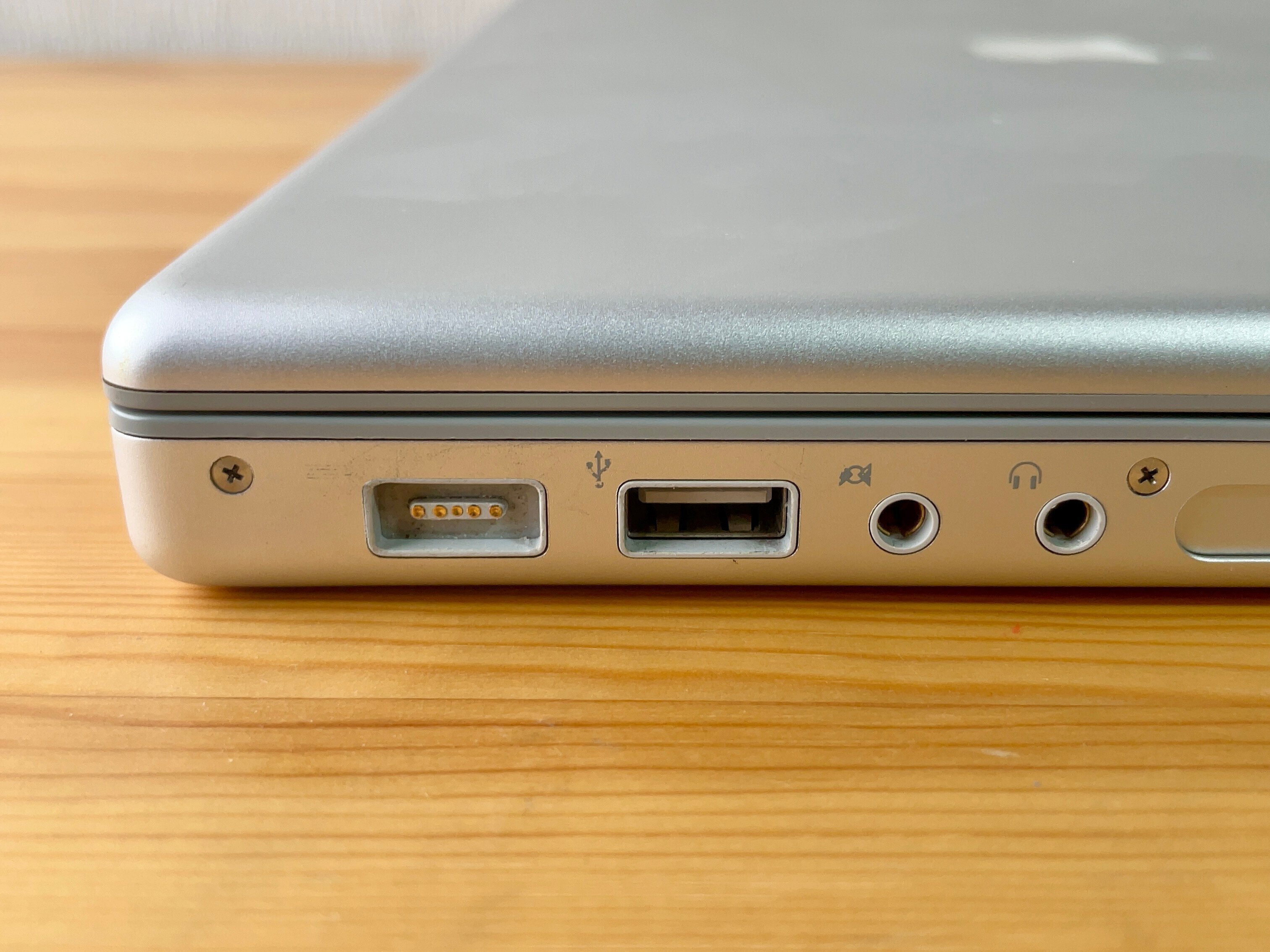 ノスタルジックMac】MacBookPro 2007 Intel Core 2 Duo ｜ドイのnote