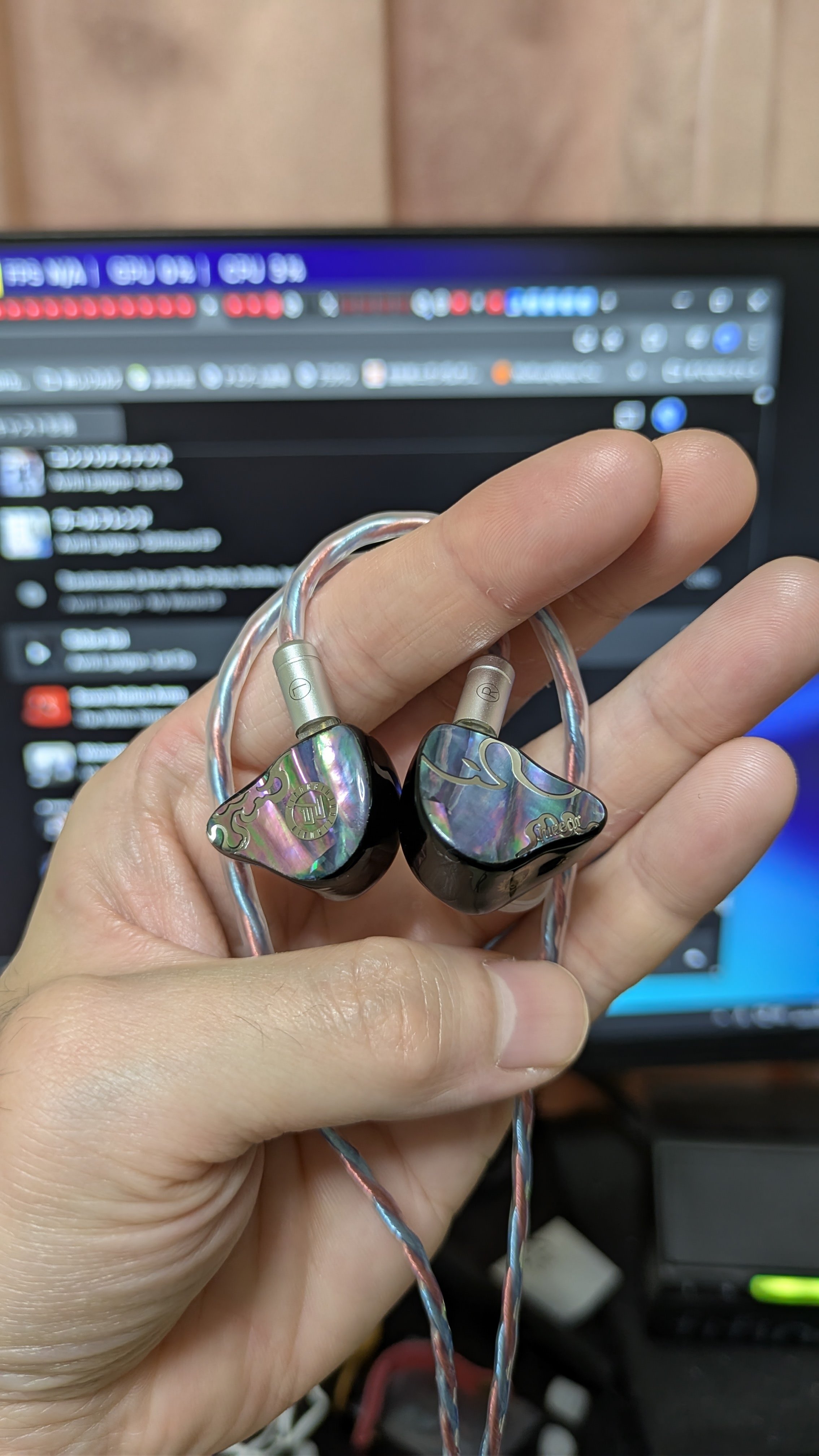 イヤホン素人記】juzear defiant 鳴神【キラッキラ】｜ぼうず