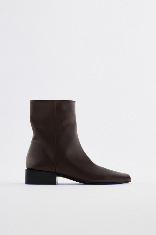 ZARA(ザラ)の「スクエアトゥ仕様レザーフラットアンクルブーツ」 - PARTE