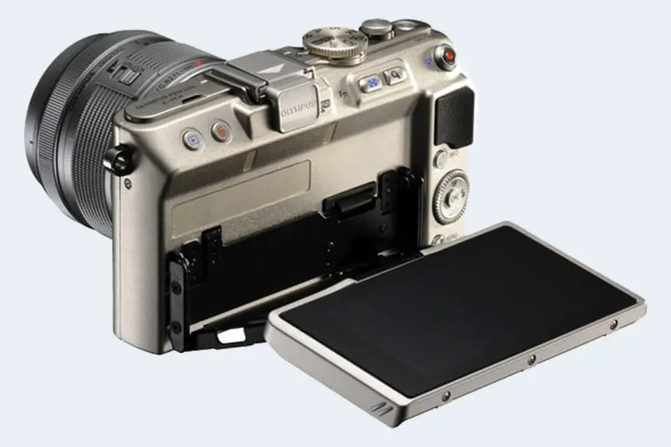 Olympus E-PL6: does it have a touchscreen?