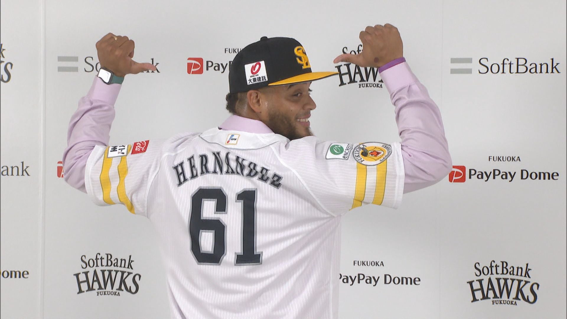 ヘルナンデス投手がホークス入団会見 リリーフでの活躍に期待