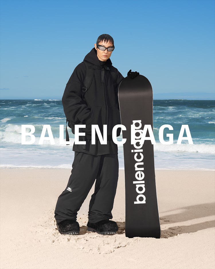 バレンシアガ」が初となるスキーウェアコレクションを発売 伊勢丹新宿