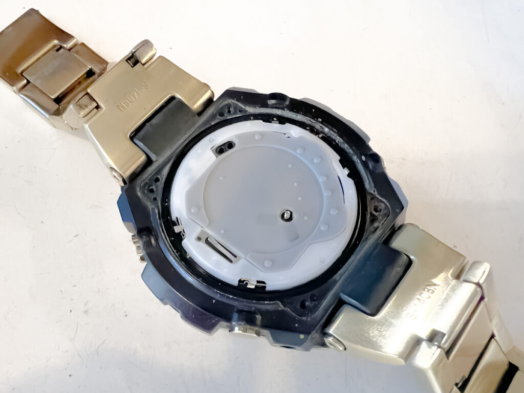 CASIO G-SHOCK(ジーショック)電池交換。G-SHOCK battery replacement