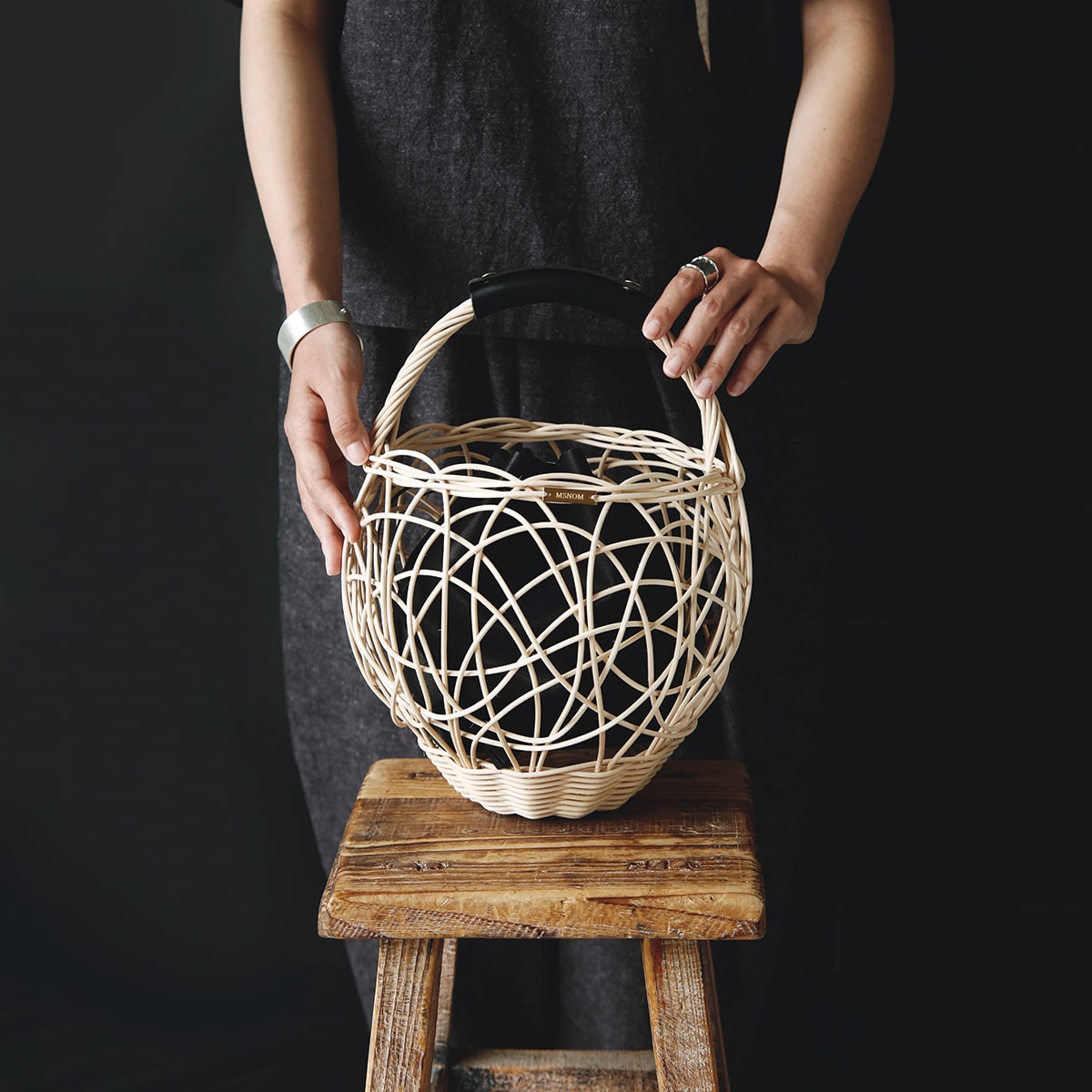 丁寧な手仕事から生まれる藤のバッグ MSNOM | iroma..aranciato