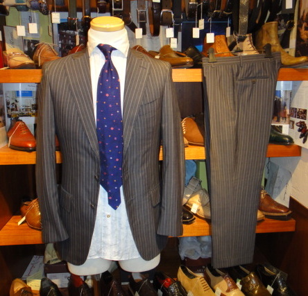 イザイア ISAIA】春夏向けウール120's毛 ストライプ柄グレースーツ 42