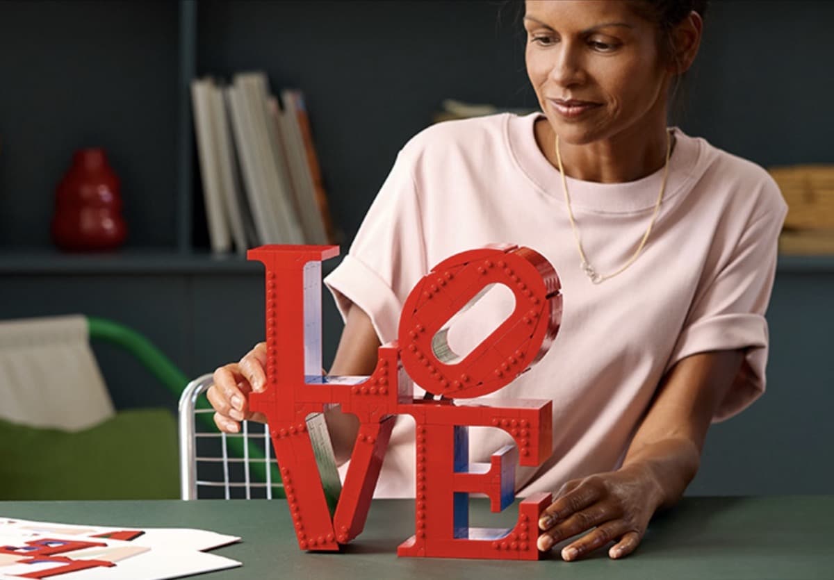 Robert Indiana: Love Sculpture Lego Set Unveiled - Artlyst