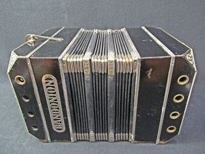 バンドネオンのYahoo!オークション(旧ヤフオク!)の相場・価格を見る