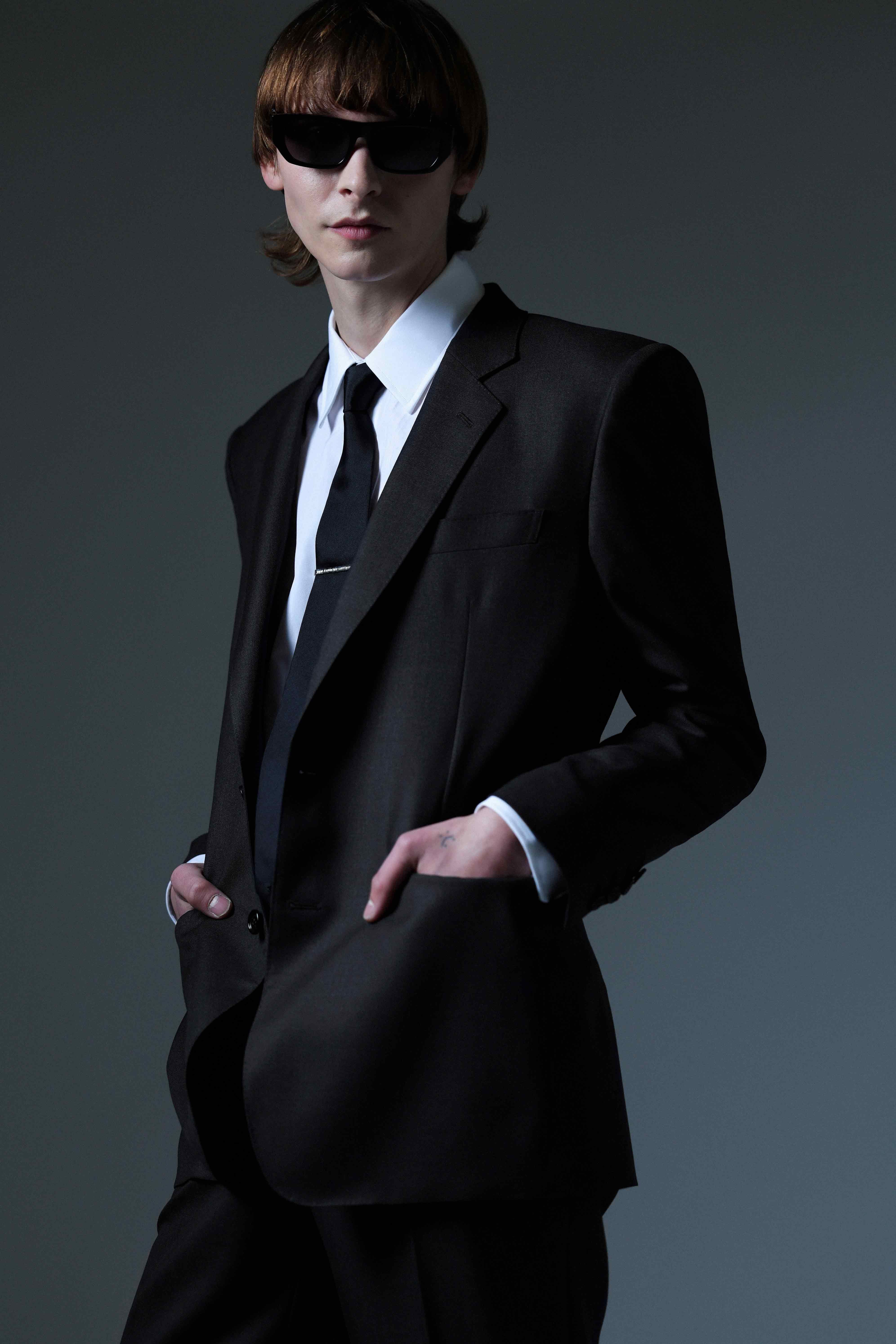 NEW CLASSIC SUITS 発売