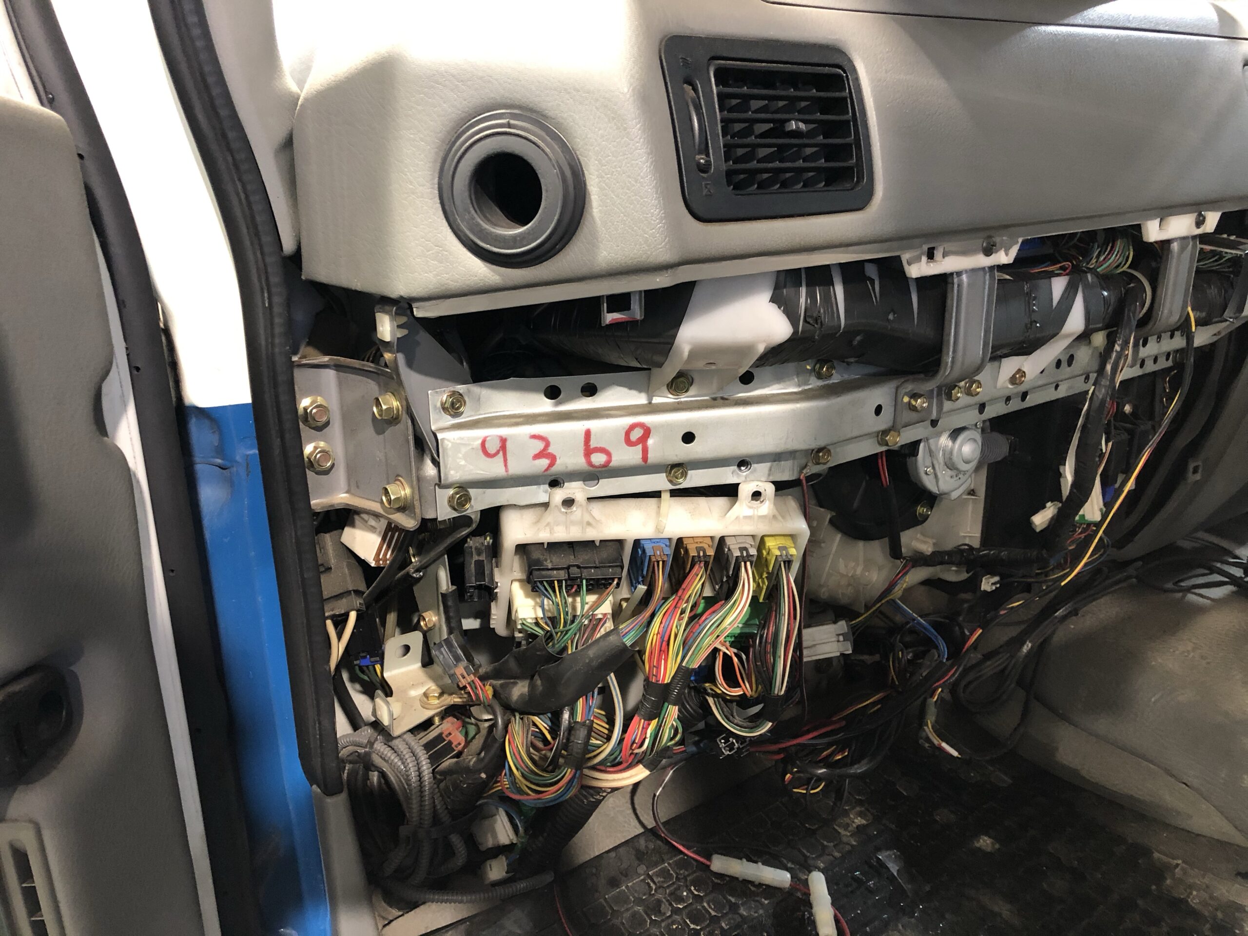 三菱ふそう ファイター ウィンカーリレー交換 | オーテックプラス