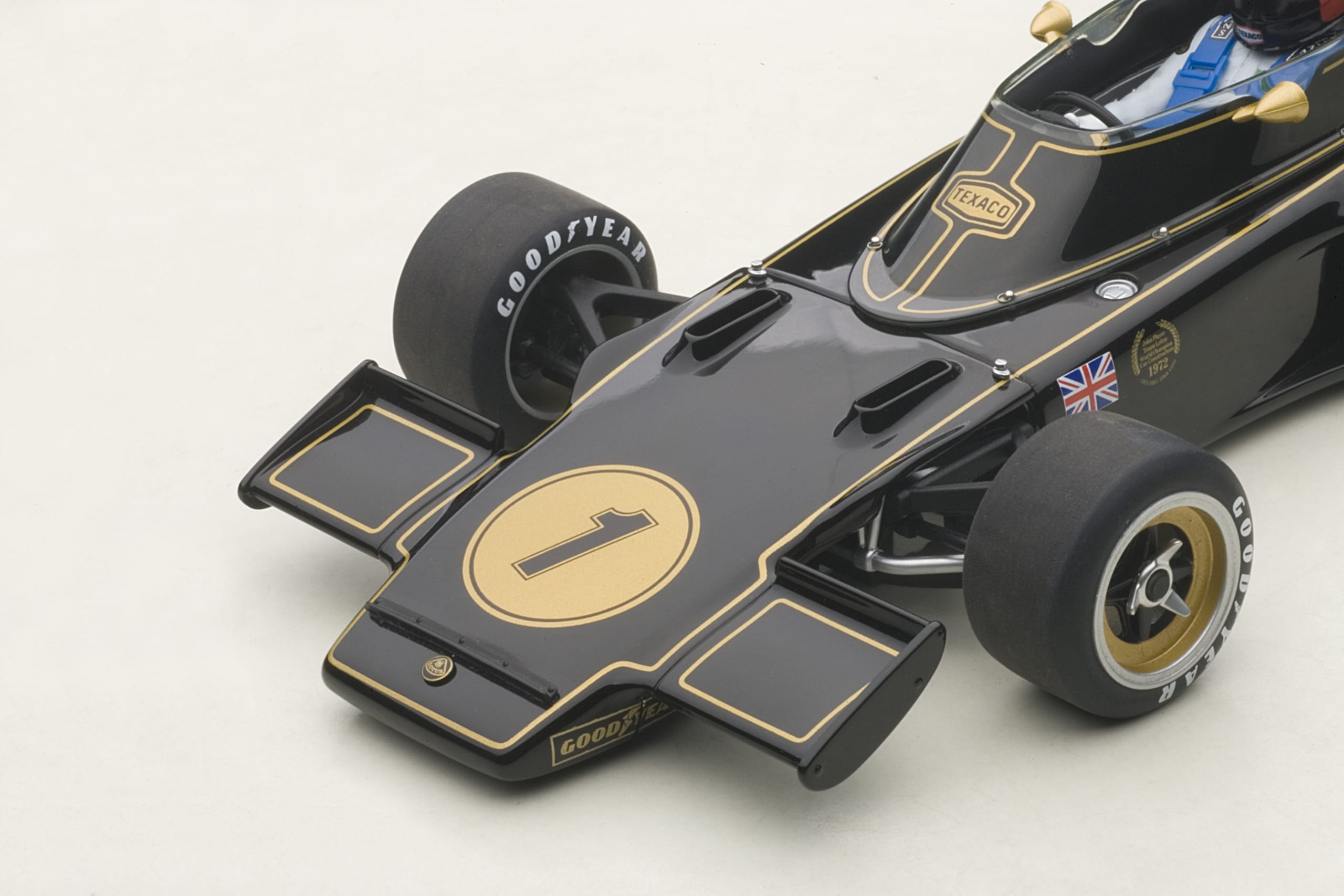 Lotus 72E 1973 #1 (with driver figurine) | AUTOart