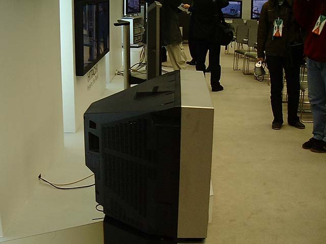 日立、世界初の32インチプラズマテレビを発売