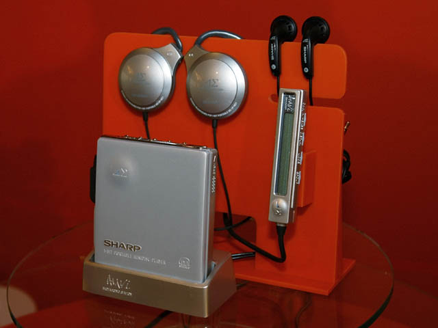 シャープ、初の1ビットデジタルアンプ搭載MDプレーヤー