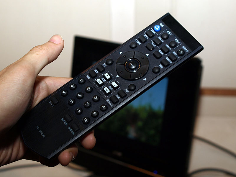 バイ・デザイン、実売5万円の地デジ対応15型液晶テレビ