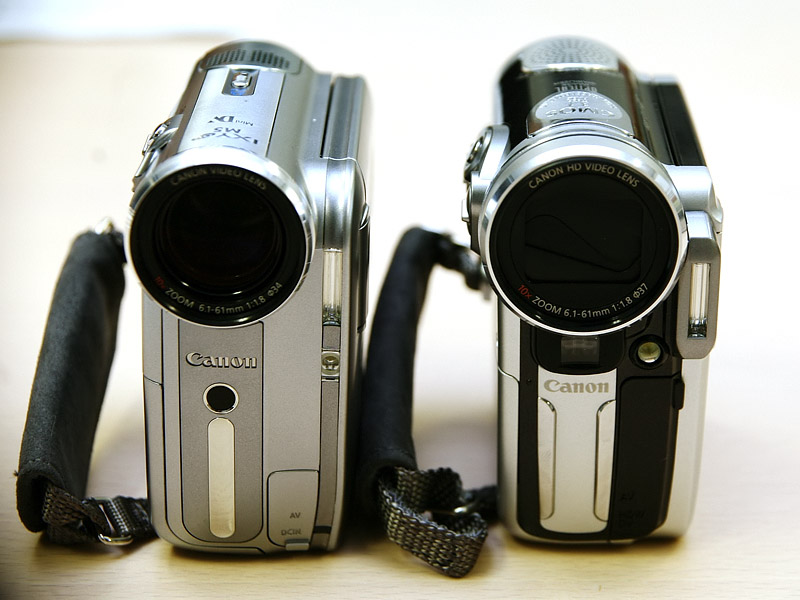 キヤノン、同社初の家庭用縦型HDVカメラ「iVIS HV10」