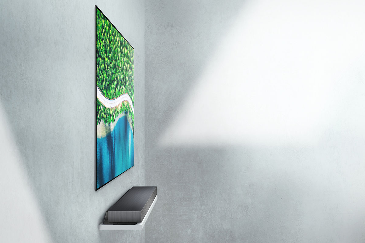 LG、薄さ3.9mm「壁に貼る」有機EL「OLED WX」、48～77型「CX」等4