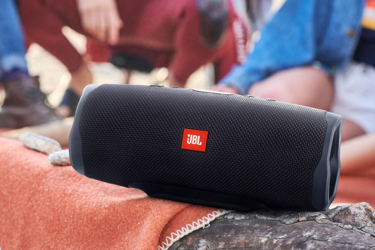 JBL、防水でモバイルバッテリとしても使えるBluetoothスピーカー