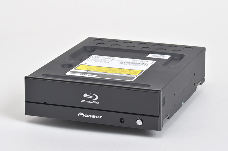 これが技術の粋 最上位BDドライブ「BDR-S09J-X」にパイオニア魂を見た！