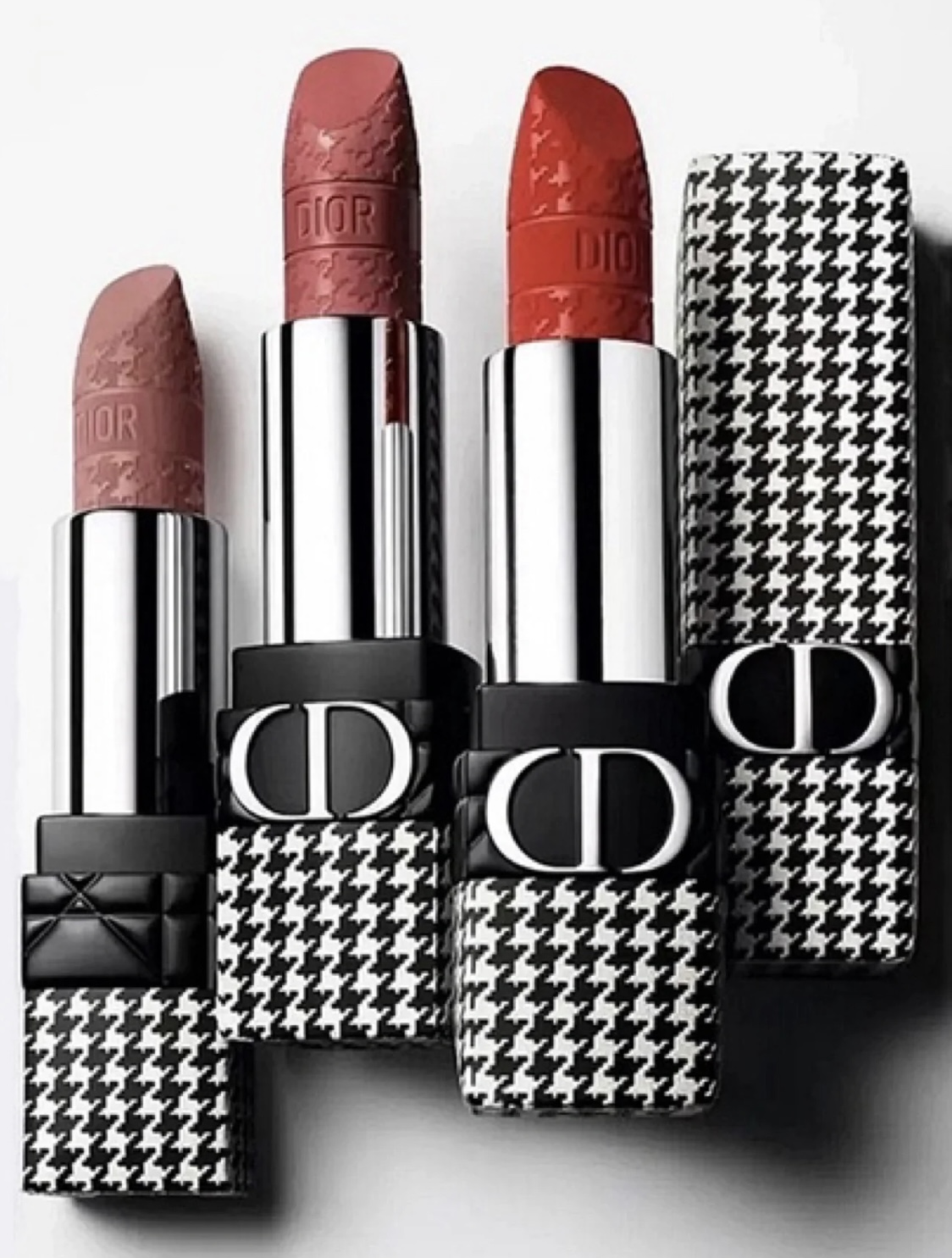 SNSでバズリ中！Diorの新作、千鳥柄リップとクッションファンデが可愛