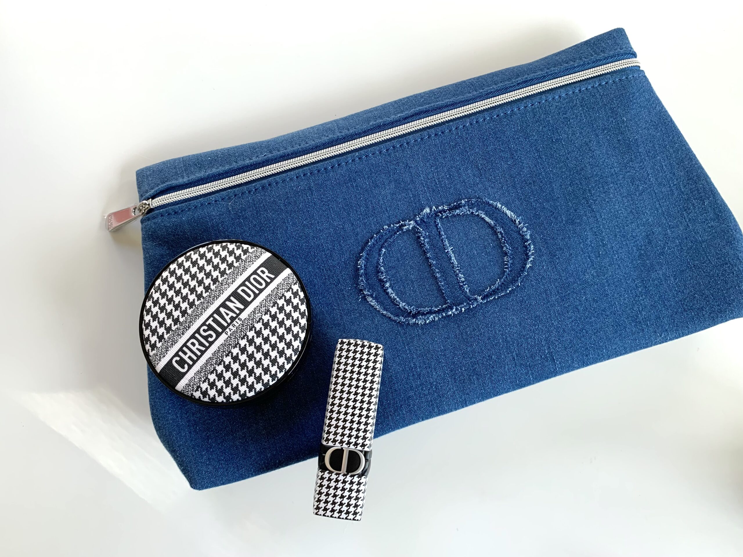 Dior最新ノベルティはピンクの巾着ポーチとデニムポーチ！【ディオール