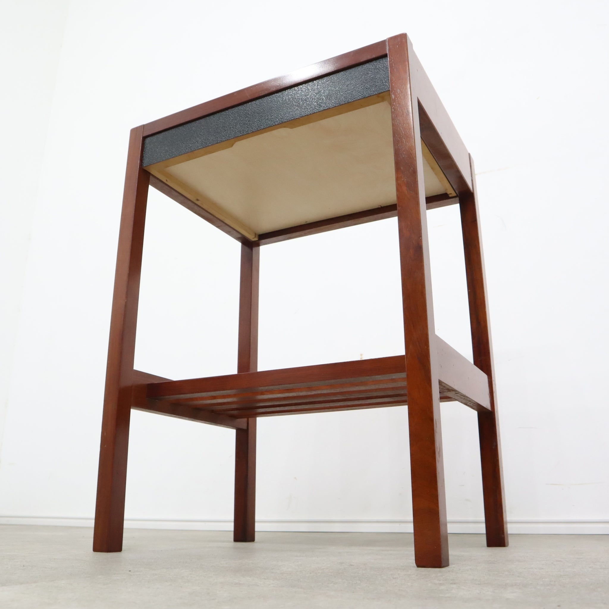 オールドカリモクのヴィンテージサイドテーブル – バナルオンライン