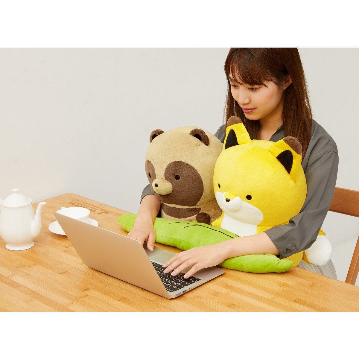 PCクッション タヌキとキツネ | フィギュア | アニメグッズ ・おもちゃ