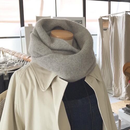 BATONERのカシミヤフォックスのスヌードなど。。 | a flat shop