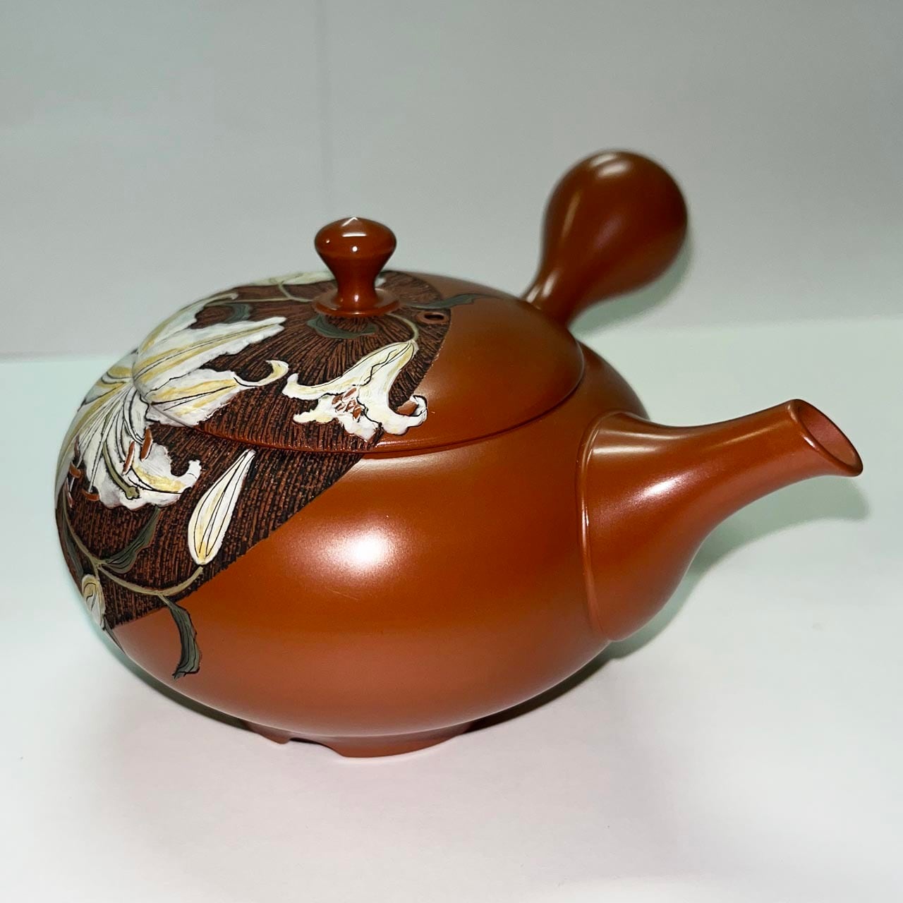 常滑焼 百合の精密な彫刻急須 吉川雪堂、吉川壺堂作 新品・未使用品