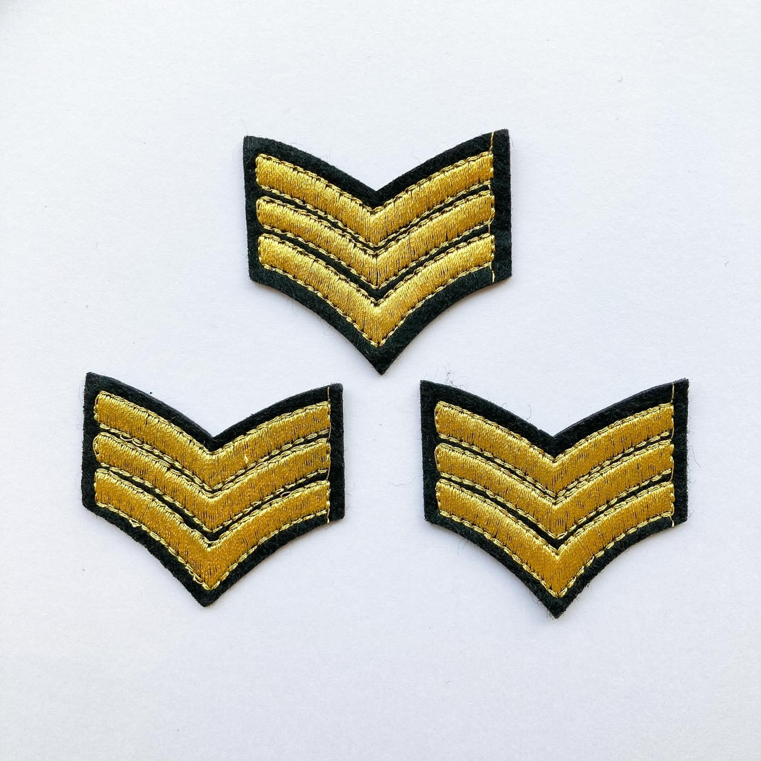 ゴールドV字ワッペン | Dua-アクセサリーパーツショップ