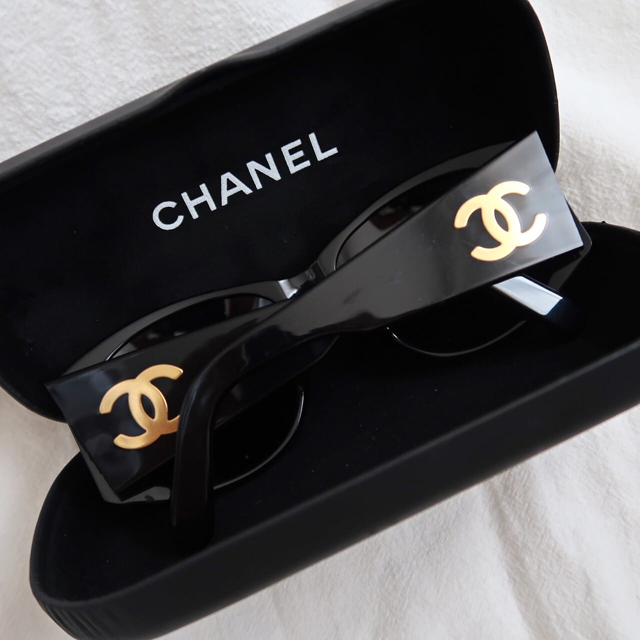 ONLY ONE【VINTAGE ACCESSORY】CHANEL ヴィンテージ ブラック