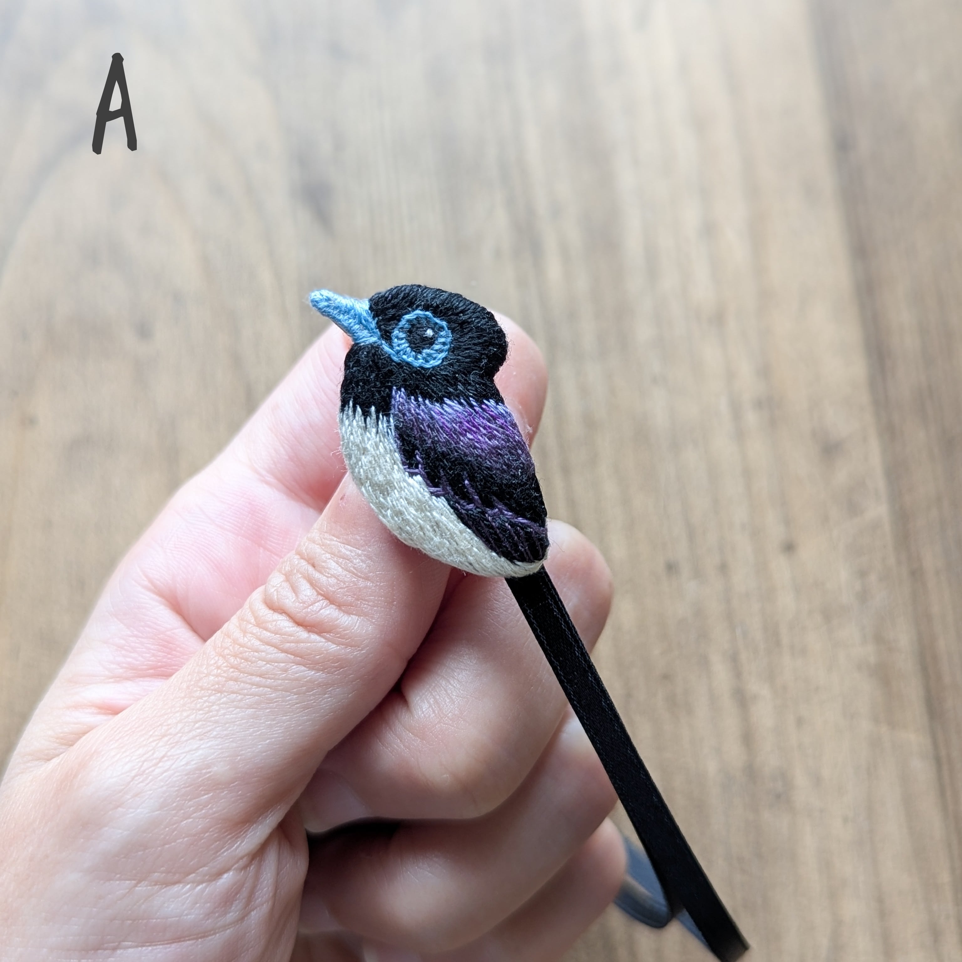 夏季限定】サンコウチョウの刺繍ブローチ | CANCAN