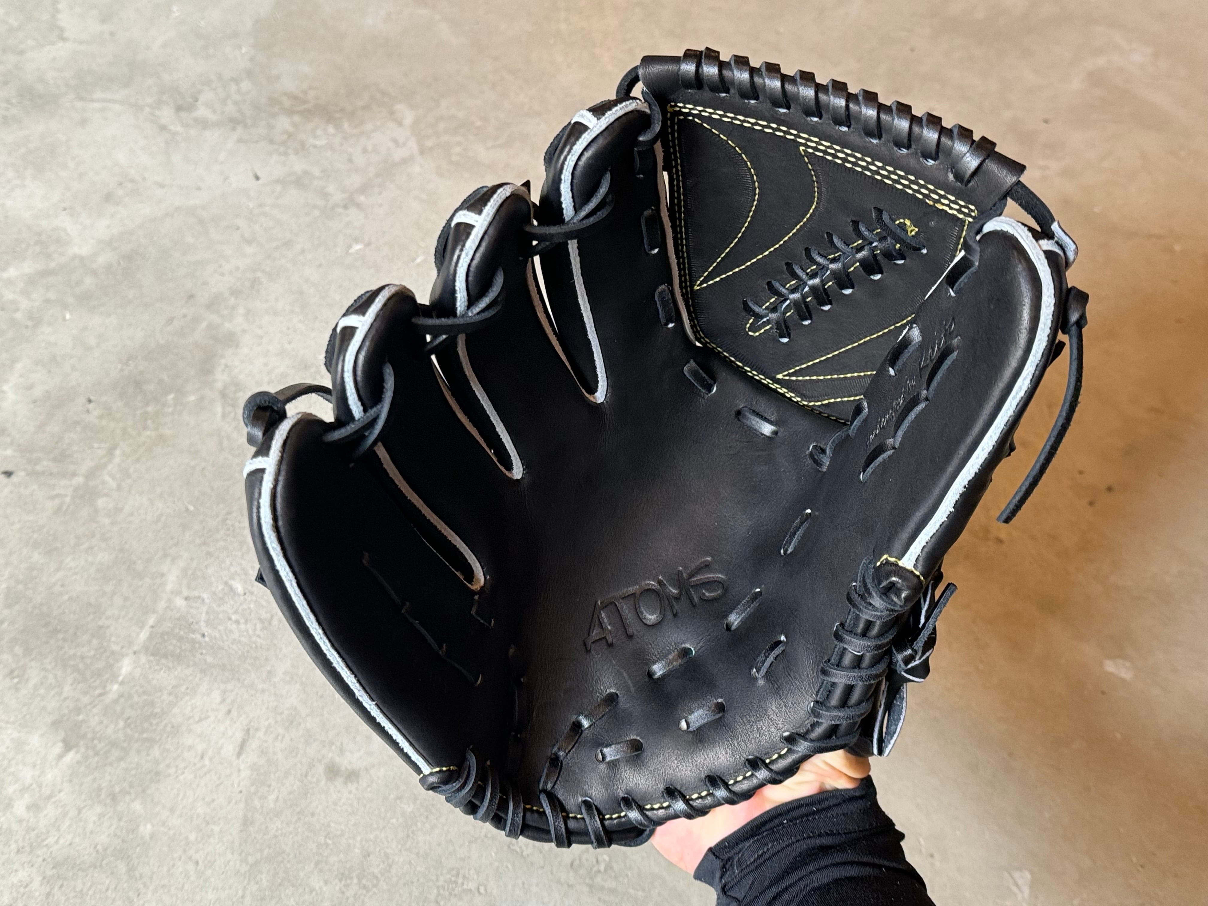 展示会限定モデル【ATOMS】硬式用グローブ 左投げ投手用 西窪職人作