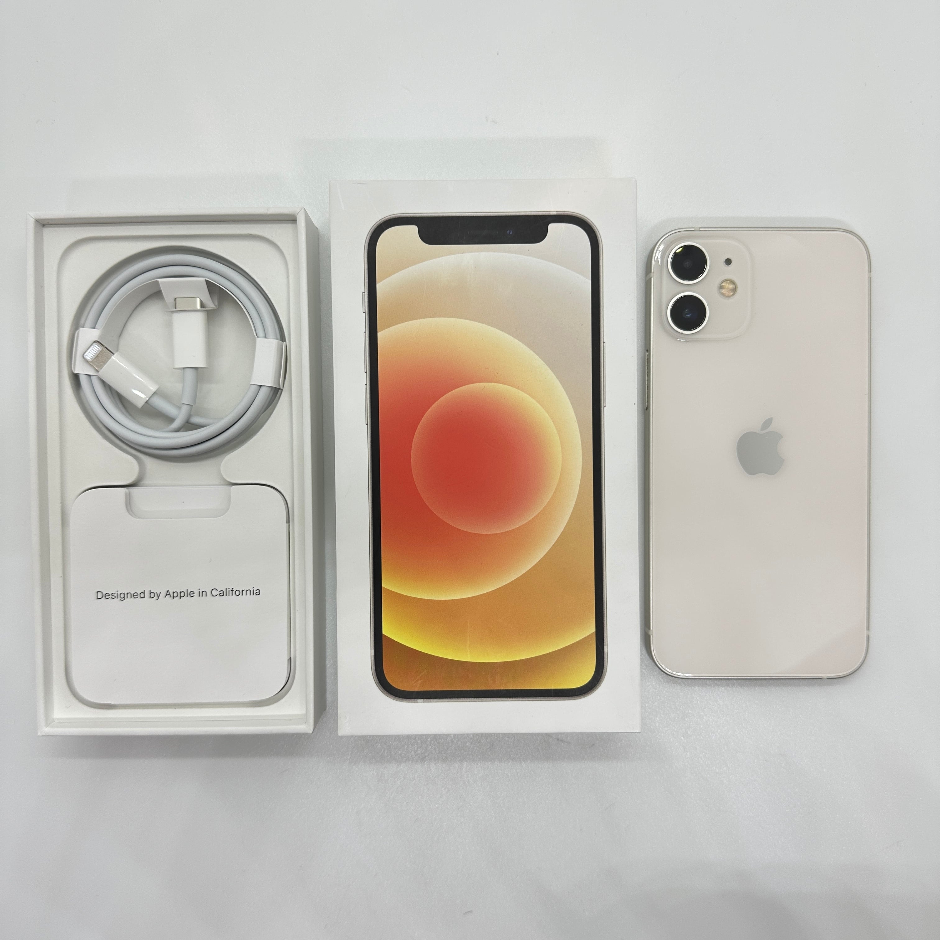 iPhone 8 64GB 美品 SIMフリー, 電池交換済み ケーブル付き iPhone 8