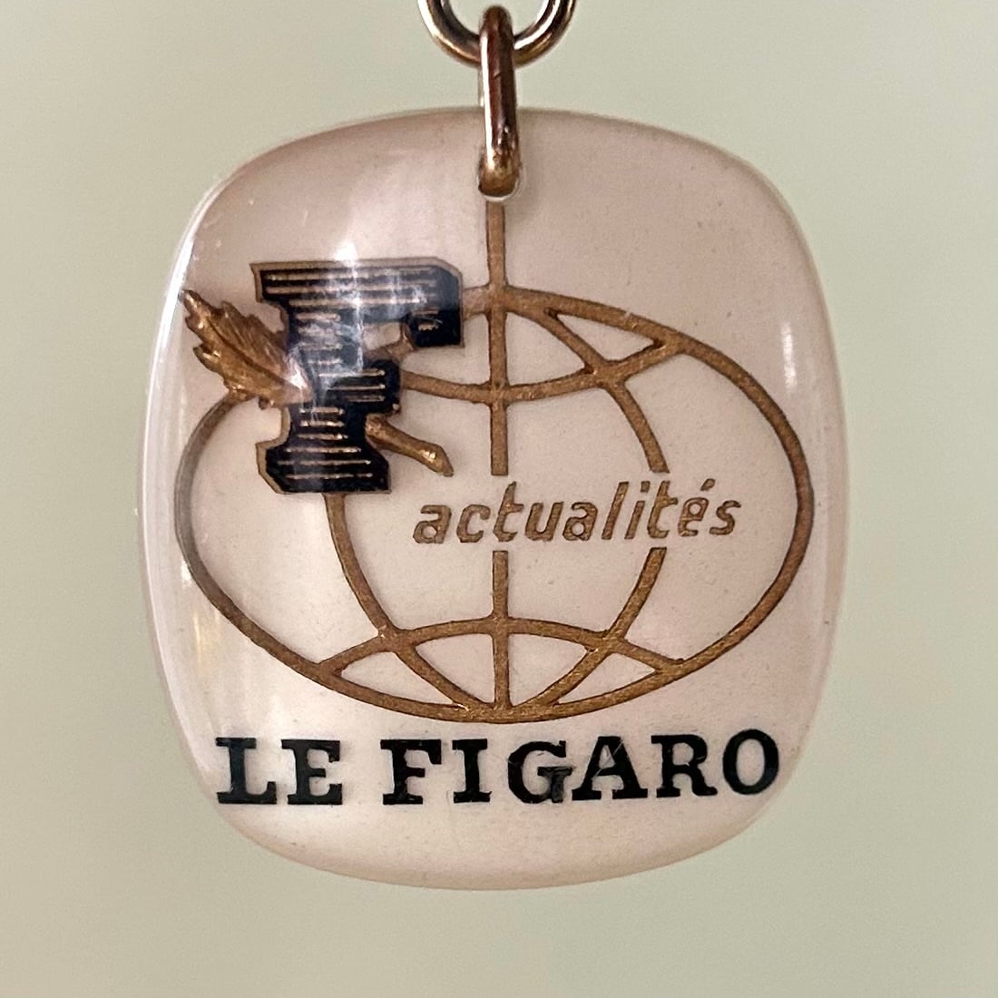 LE FIGARO 新聞社 動く ブルボンキーホルダー | ブルボン蚤の市