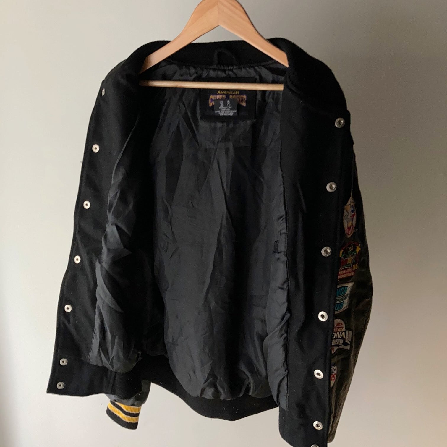 ブラックスタジャン ワッペン刺繍入り【1113A13】 | 【公式】Thrift