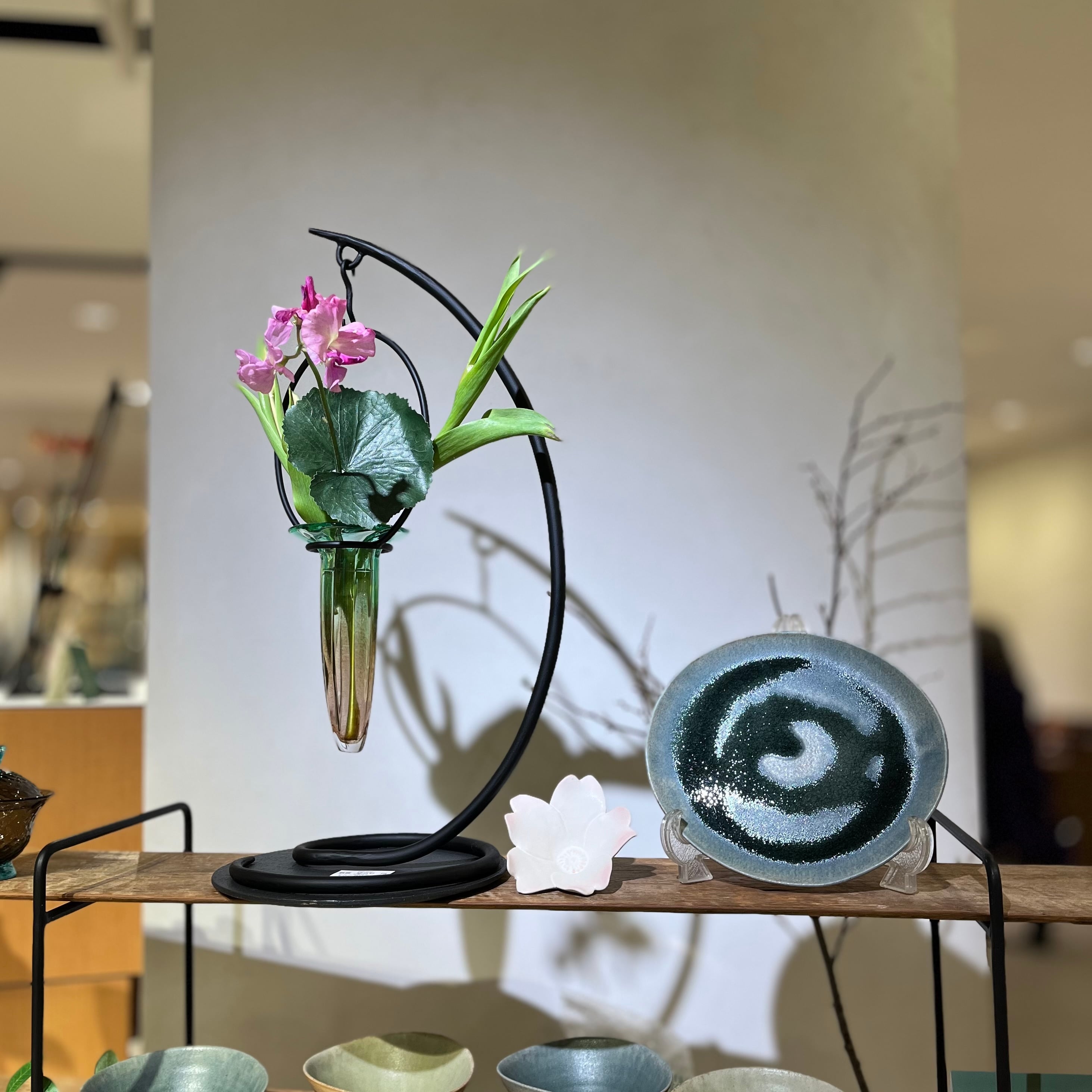 鉄器(高さ50cm)ゆらり円 (花器ガラス18cm x1付） | TSUNE;田中恒子の器