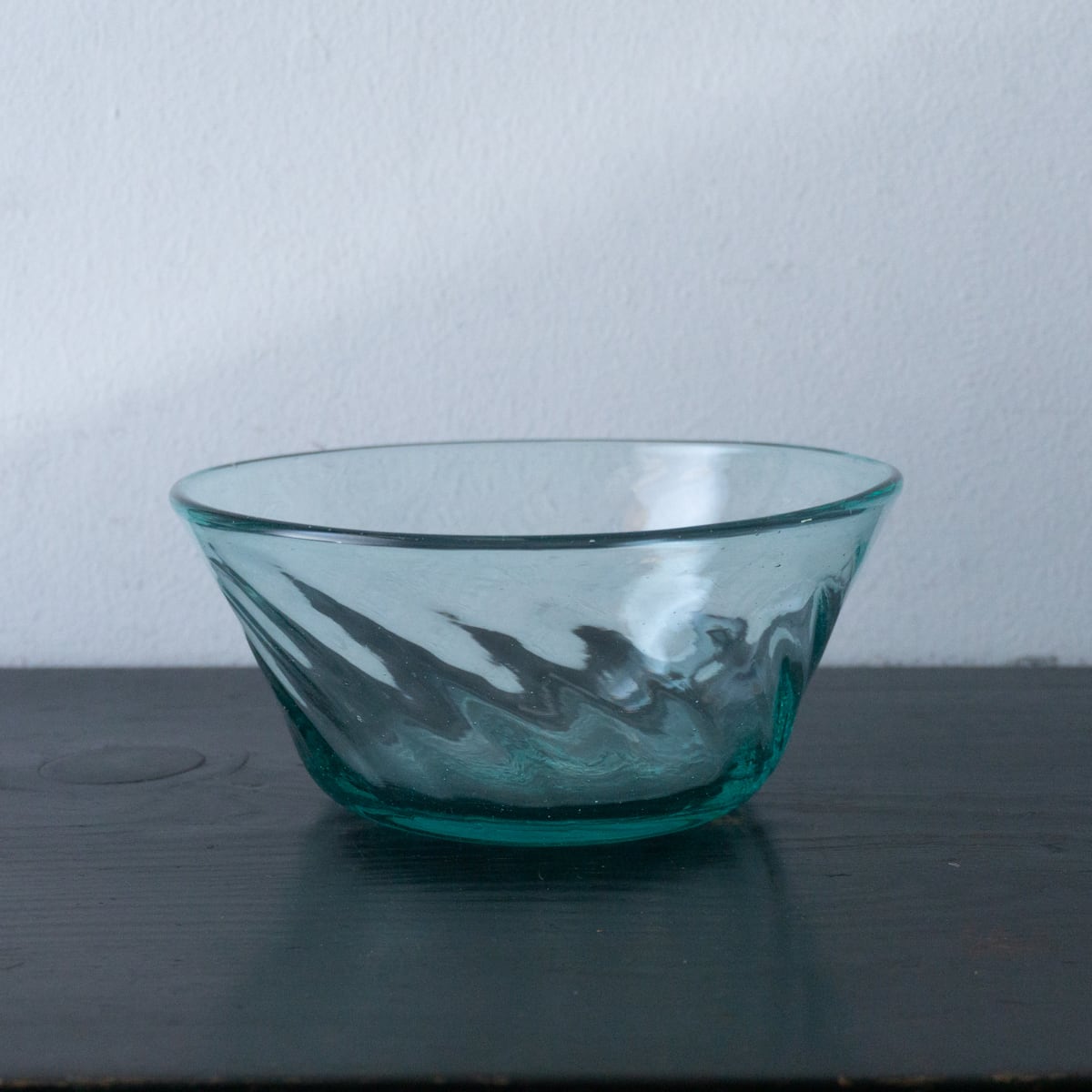倉敷ガラス 中鉢 薄青 | くらしのギャラリー杜の街グレース店