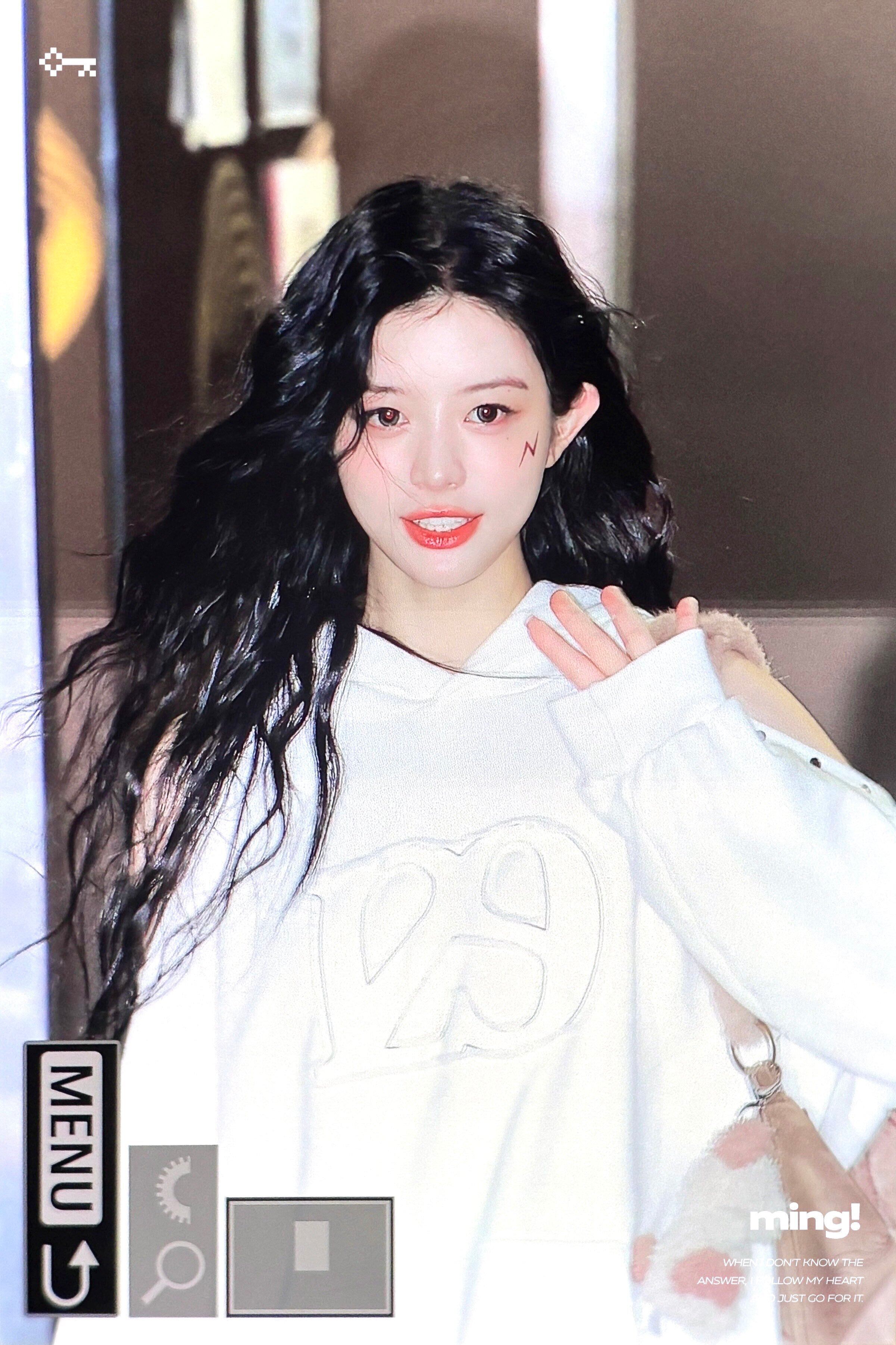 ☆ILLIT ミンジュ 着用！！【ILLIGO】129 CUTOUT OVERFIT HOODIE