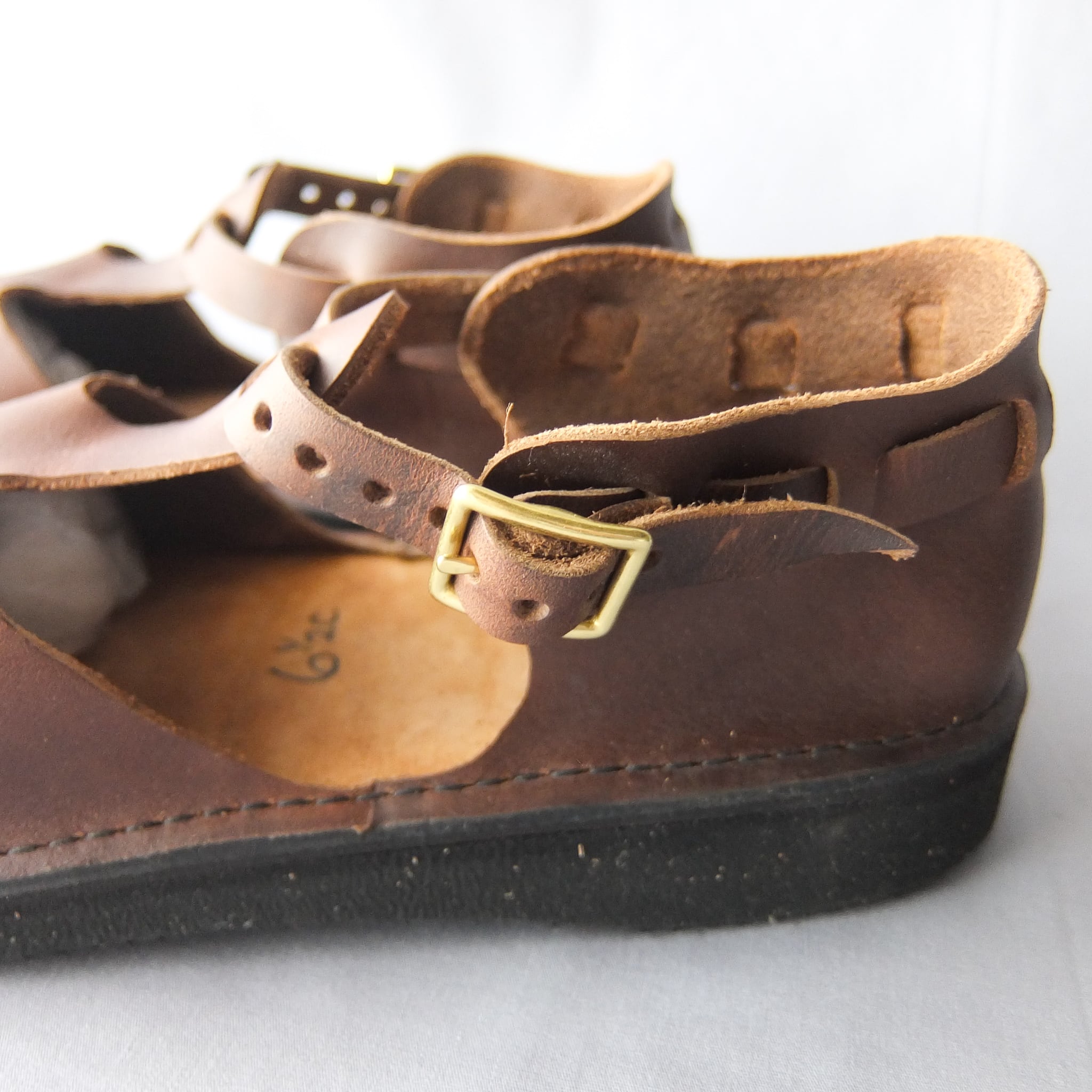 オーロラシューズ - T-Strap Women's Tストラップ - Brown | merle