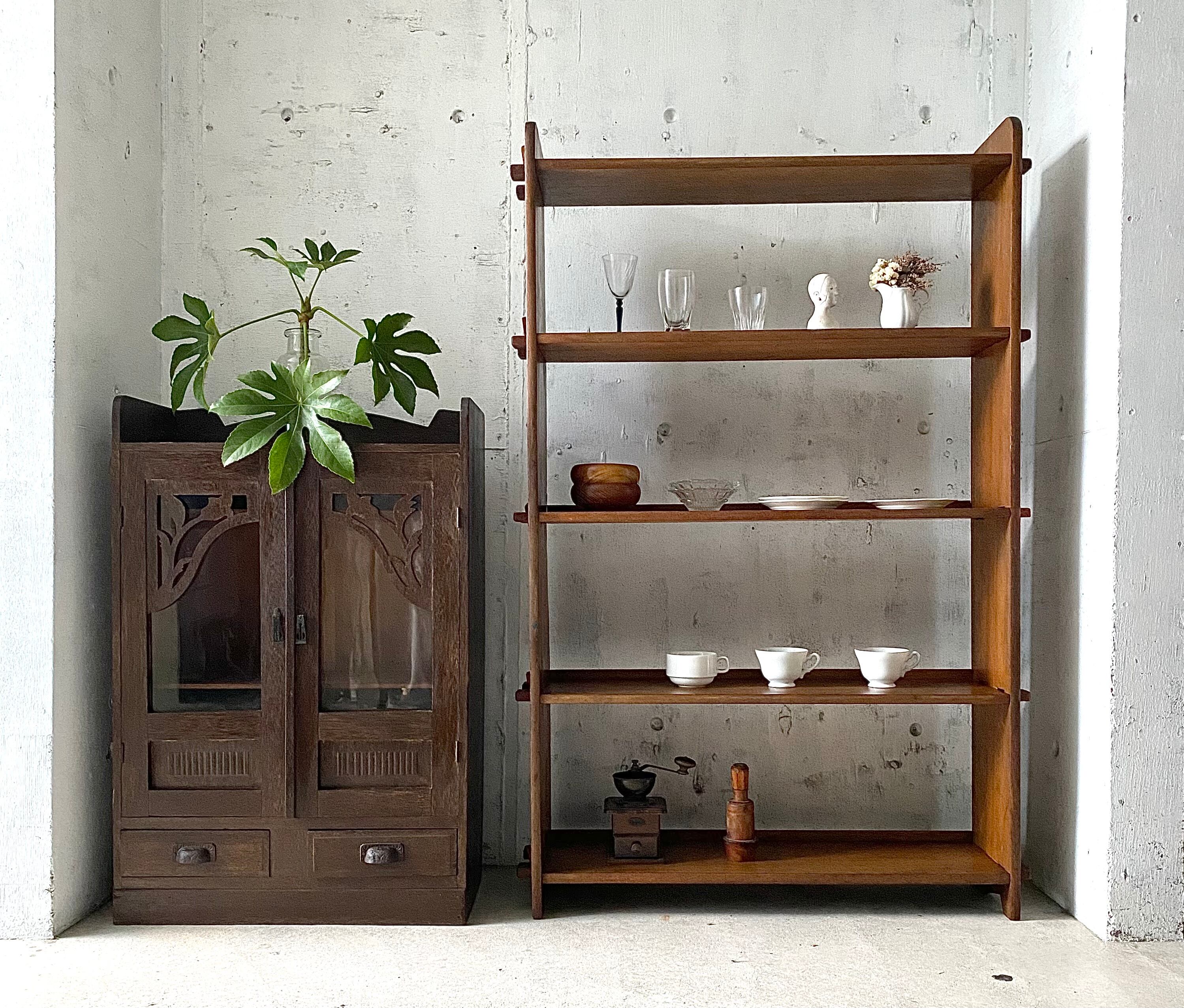 すっきりとした姿の楔棚[古家具] | giraffes craft