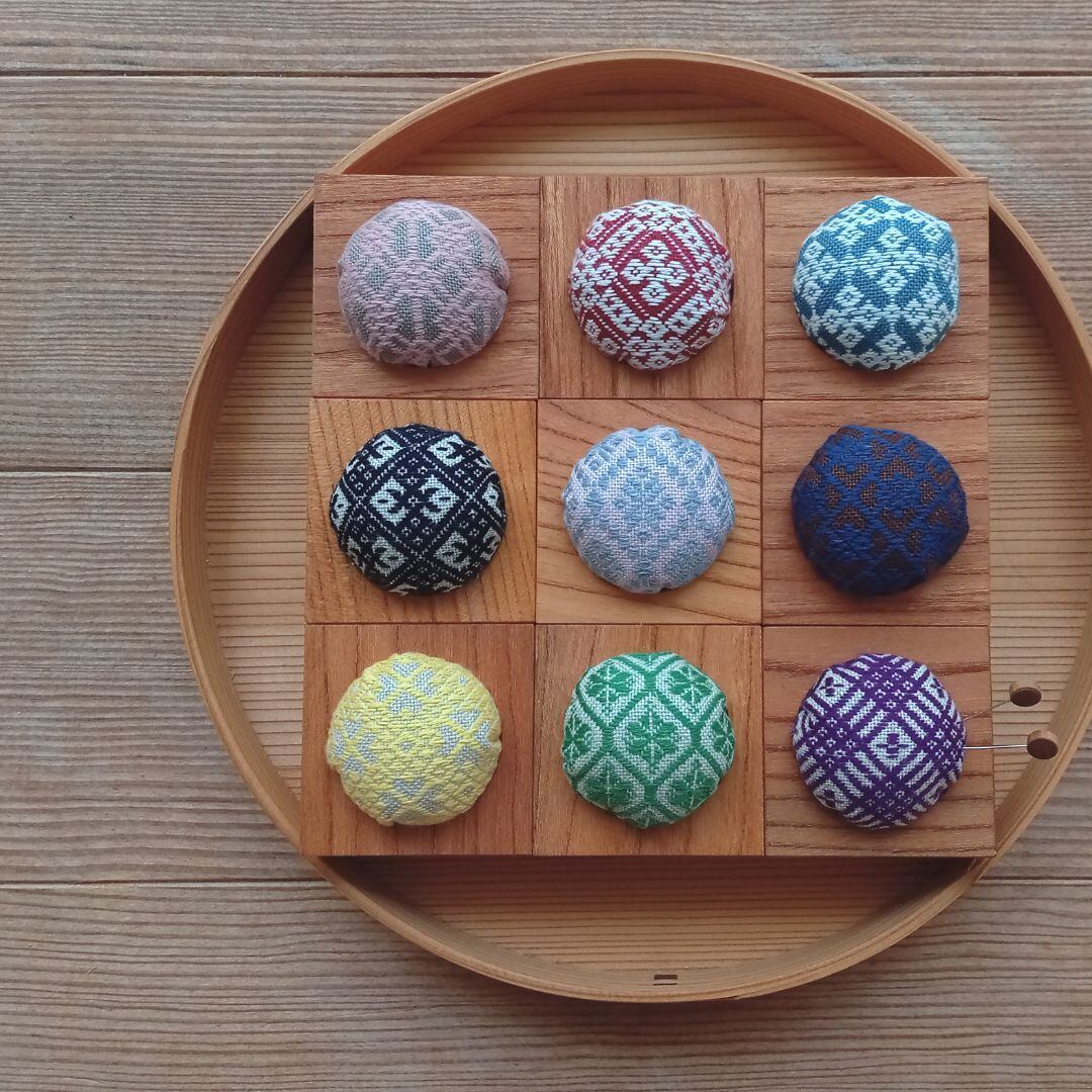 こぎん刺しの針山 sachikogin × 銘木工房ゆら木 | こいし屋 -手しごと