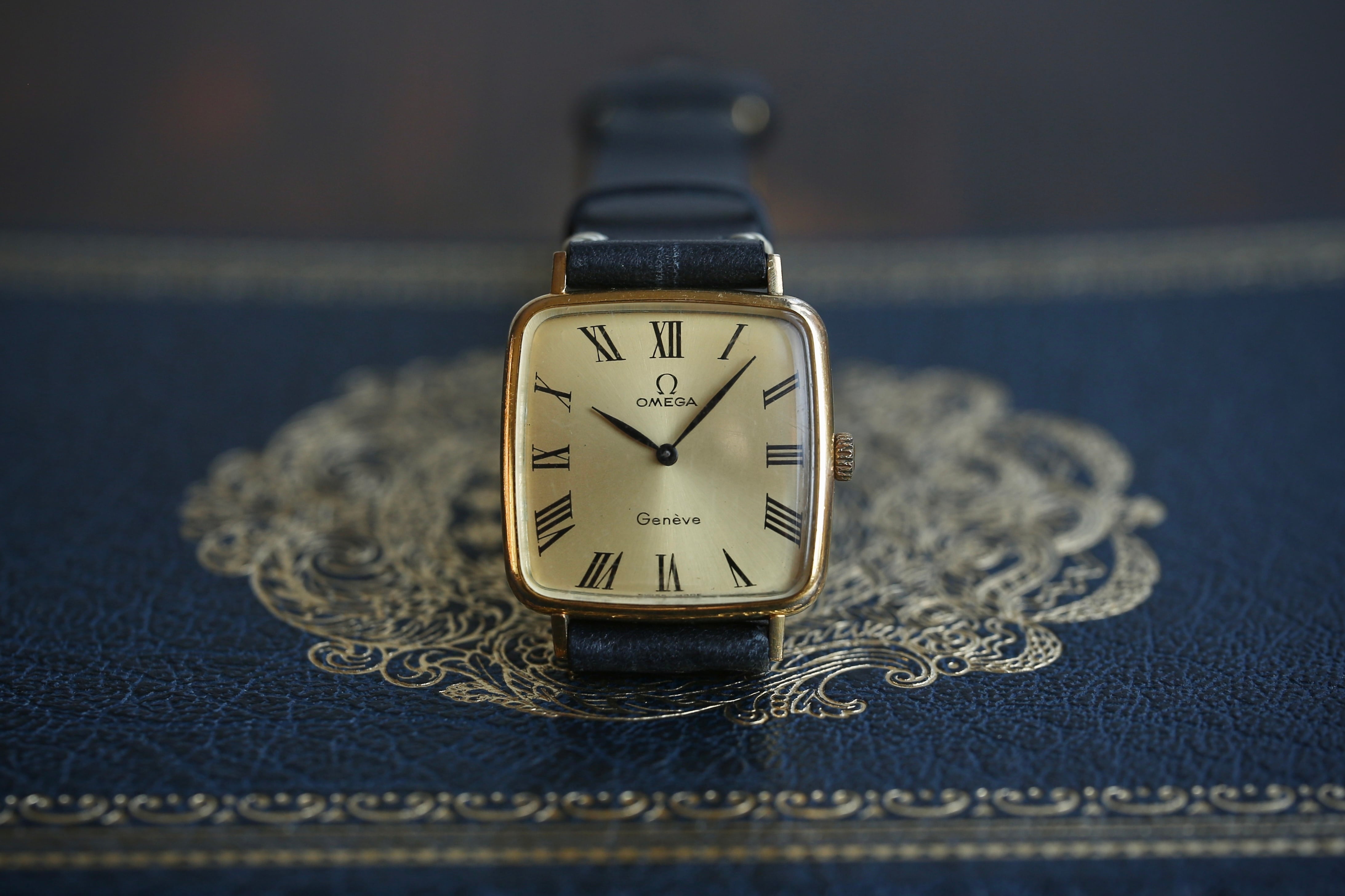 OMEGA 】1972年製 オメガ ジュネーブ ゴールド スクエア型 ローマン