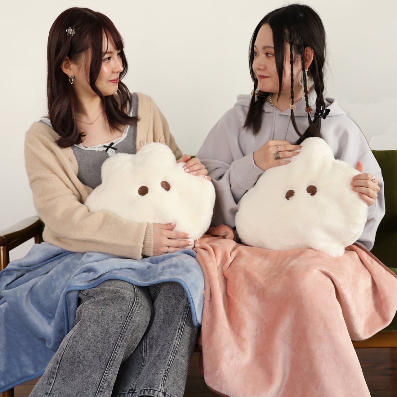 なでウサクッションブランケット/サックス（MK-569） | もくもくちゃん