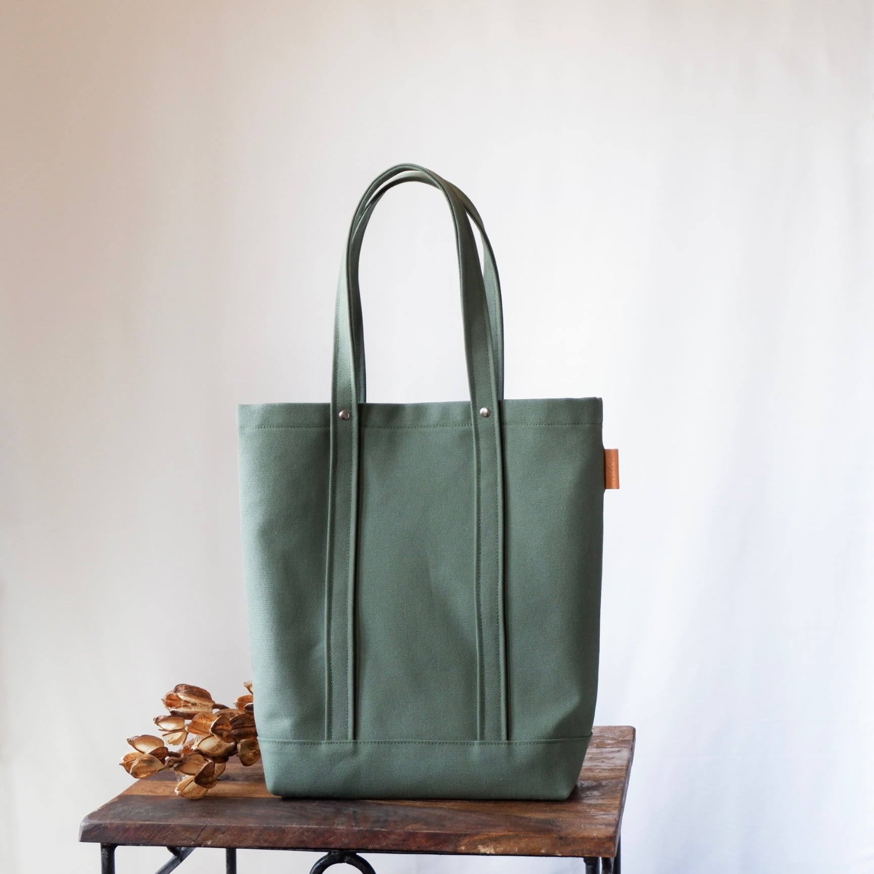 帆布トートバッグ縦長LLサイズ　バニラ&グリーン 楽天市場】【スマホ迷子にならない】 トートバッグ キャンバス A4 縦型