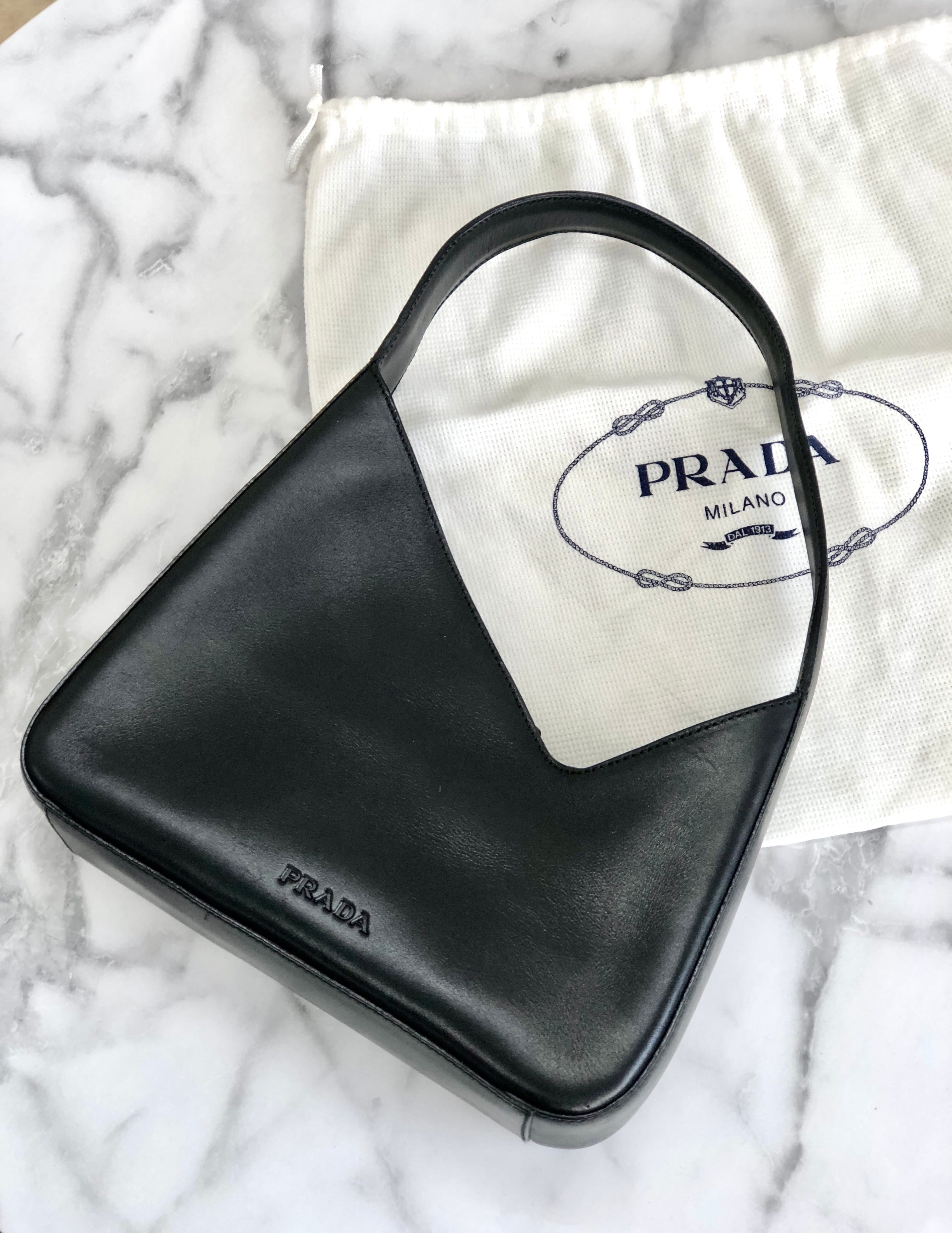 PRADA プラダ アシンメトリー レザー ホーボーバッグ ミニバッグ