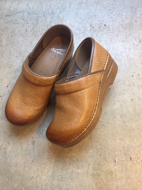 dansko Professional Distressed Honey | nabika