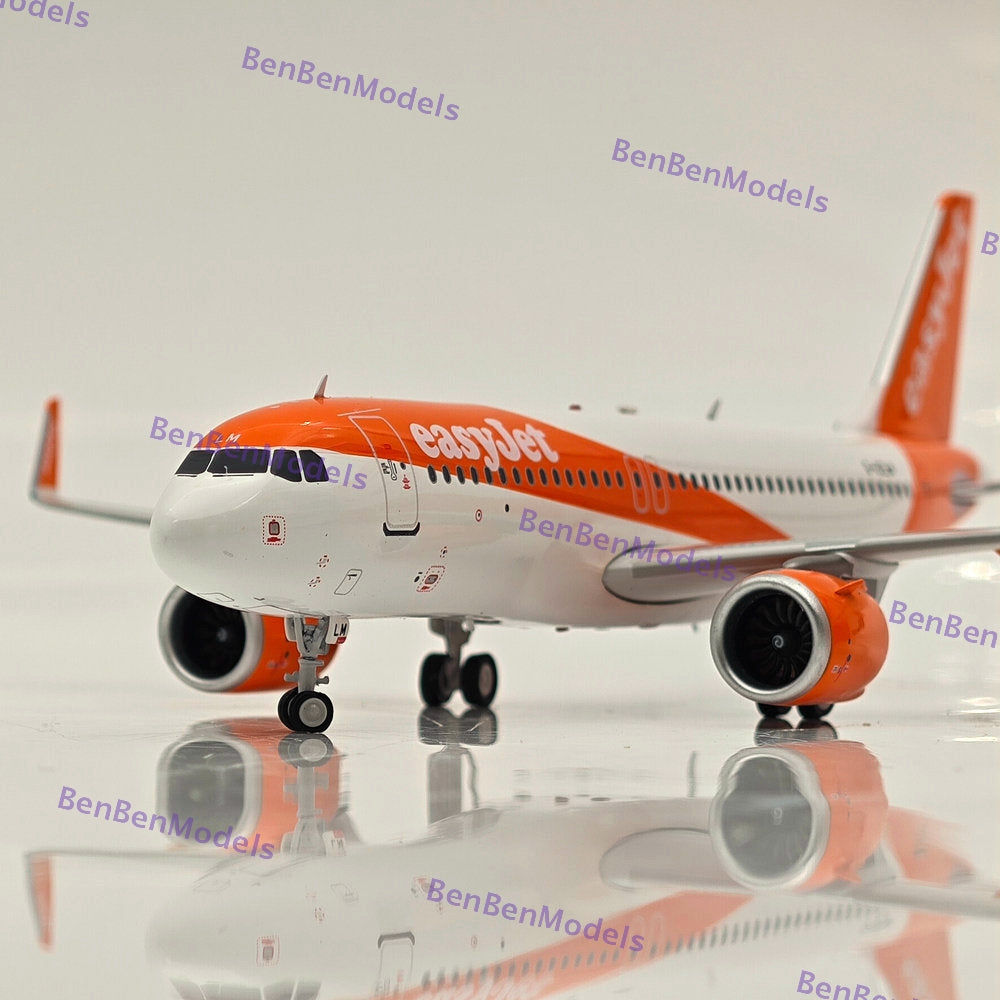 1:200 easyJet Airbus A320neo G-UZLM -WITH STAND JFOX JF-A320-046