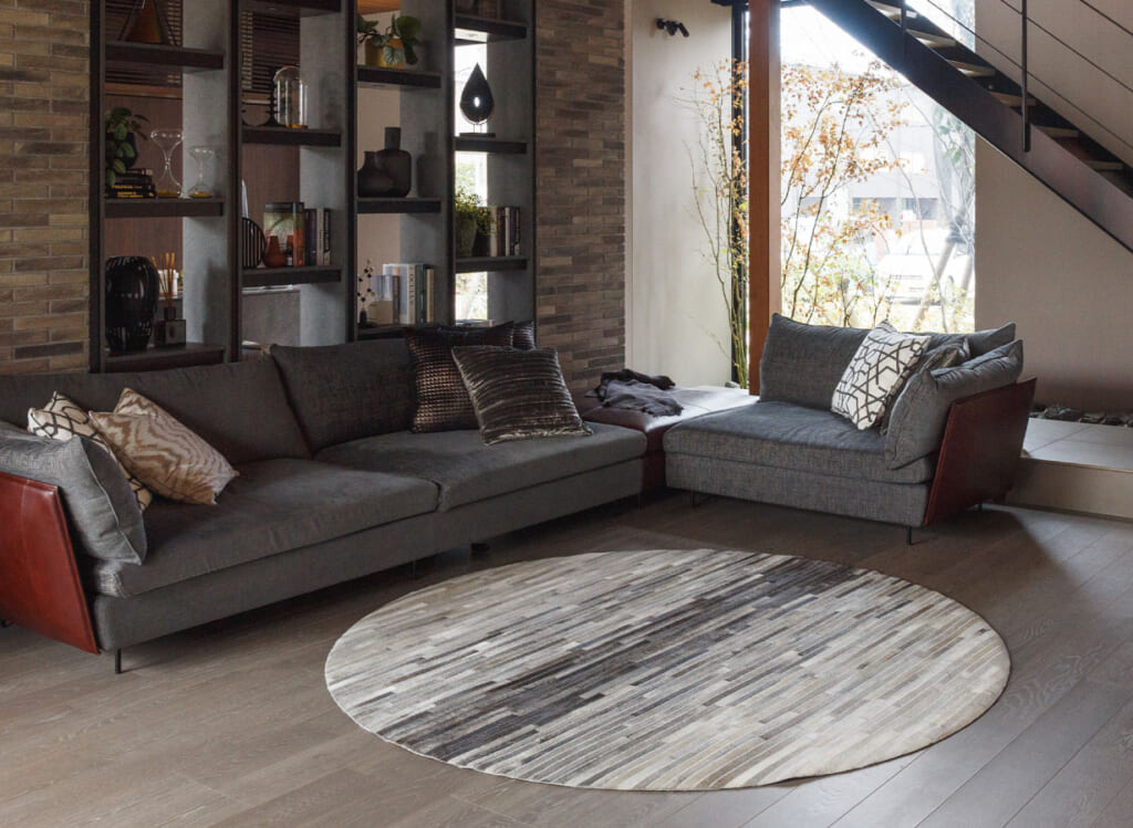 Makuake先行購入受付】天然牛革のラグでワンランク上の空間を