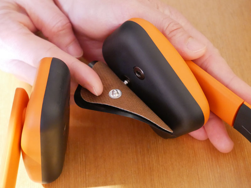 まるでヘッドフォン！コアフィットからEMS美顔器「フェイスプレイヤー