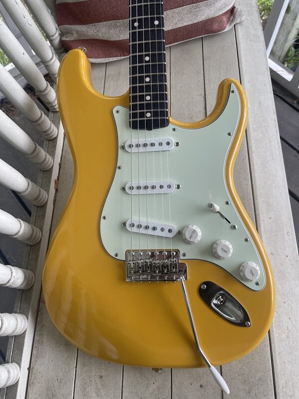 マスタードイエローのストラト納品 | Belial Guitar&Repair